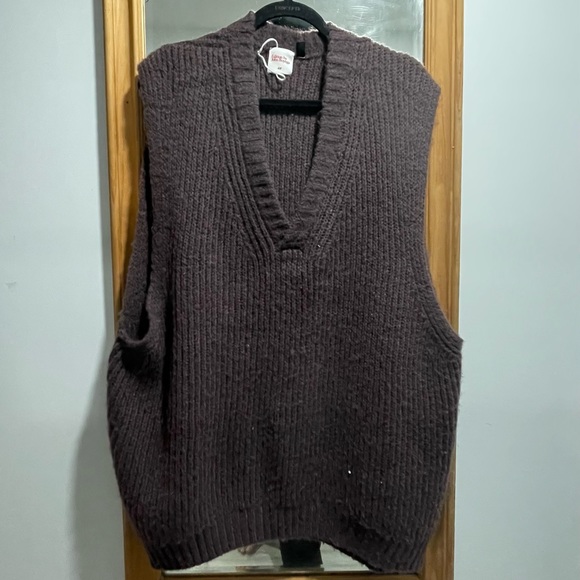 Knit Sweter Vest from H&M Edition by John Boyega - Picture 2 of 4